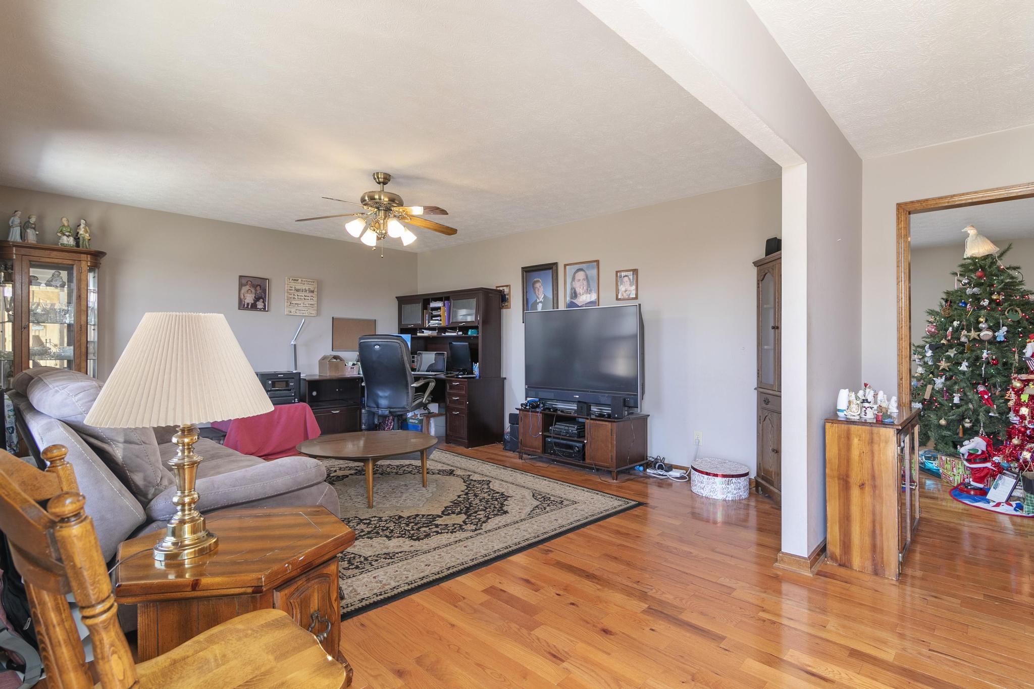 550 Packing House Road Kingsport, TN 37660 - Photo 10 of 50 550PackerHouseInt3