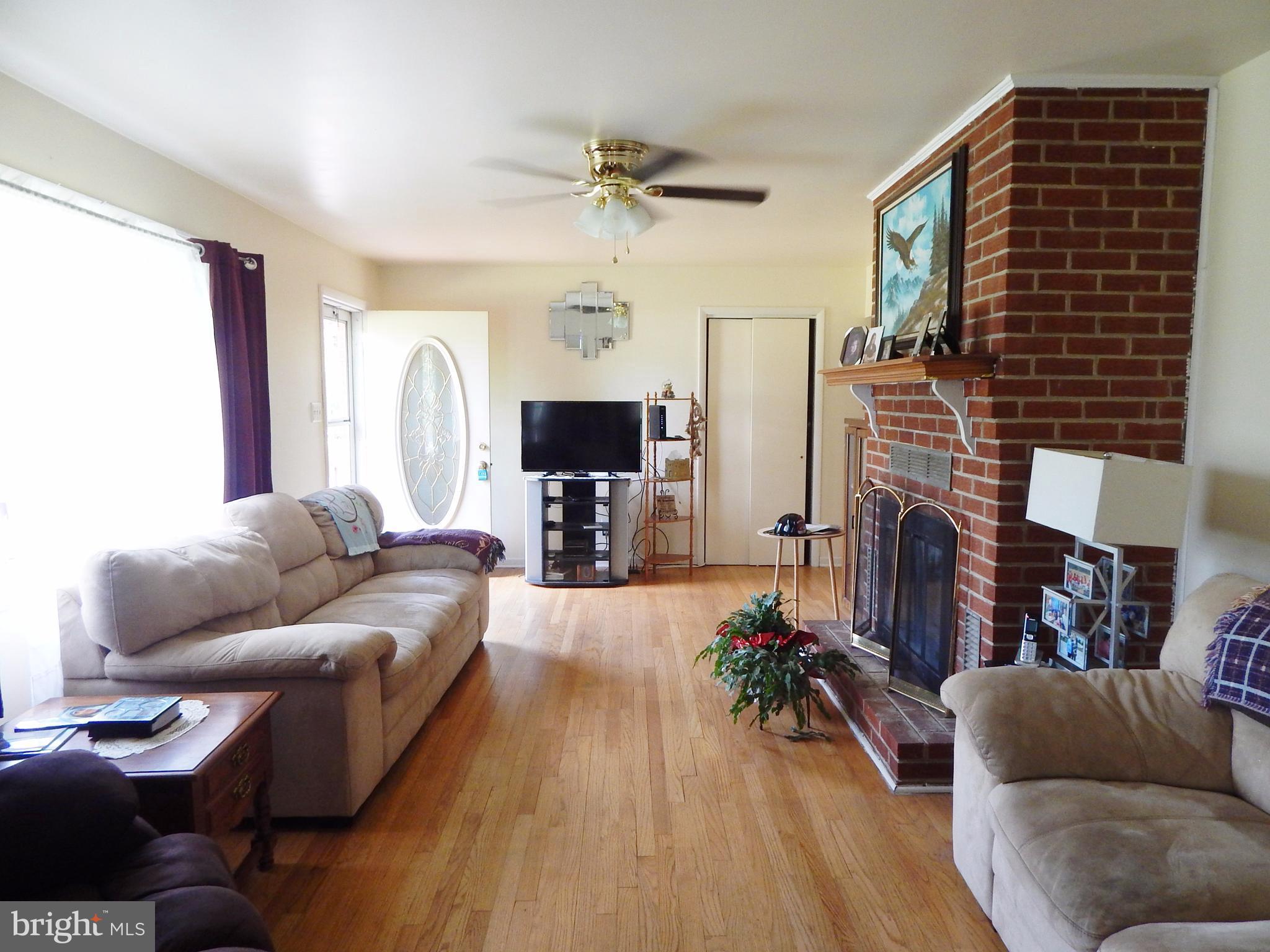 22309 Aquasco Road Aquasco, MD 20608 - Photo 2 of 26 Living Room