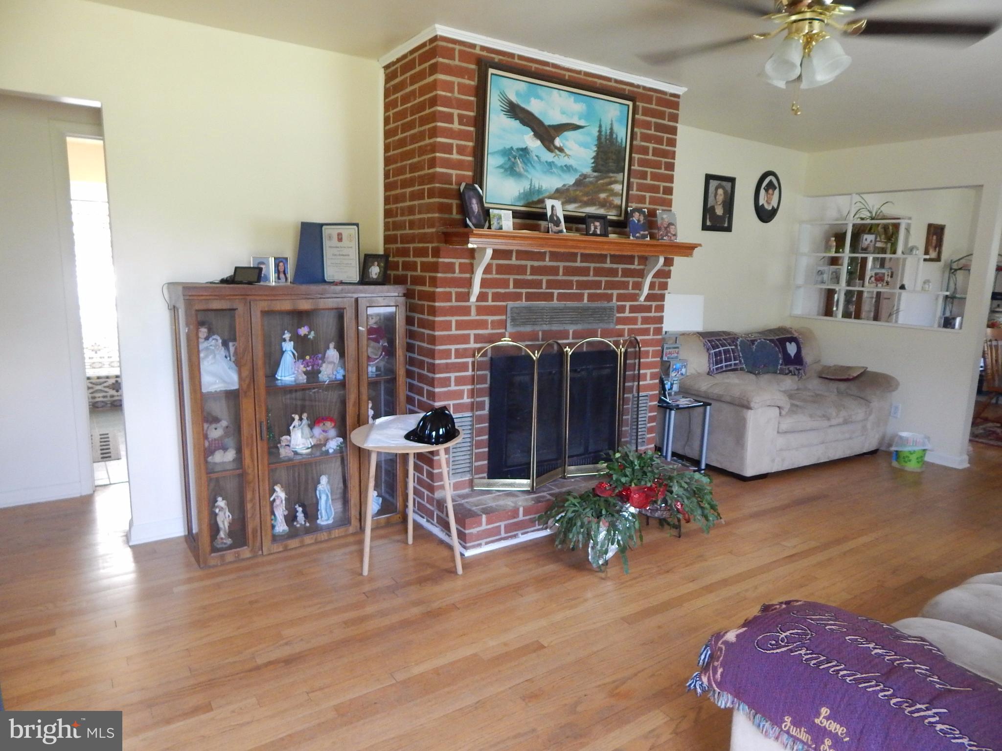 22309 Aquasco Road Aquasco, MD 20608 - Photo 3 of 26 Living Room