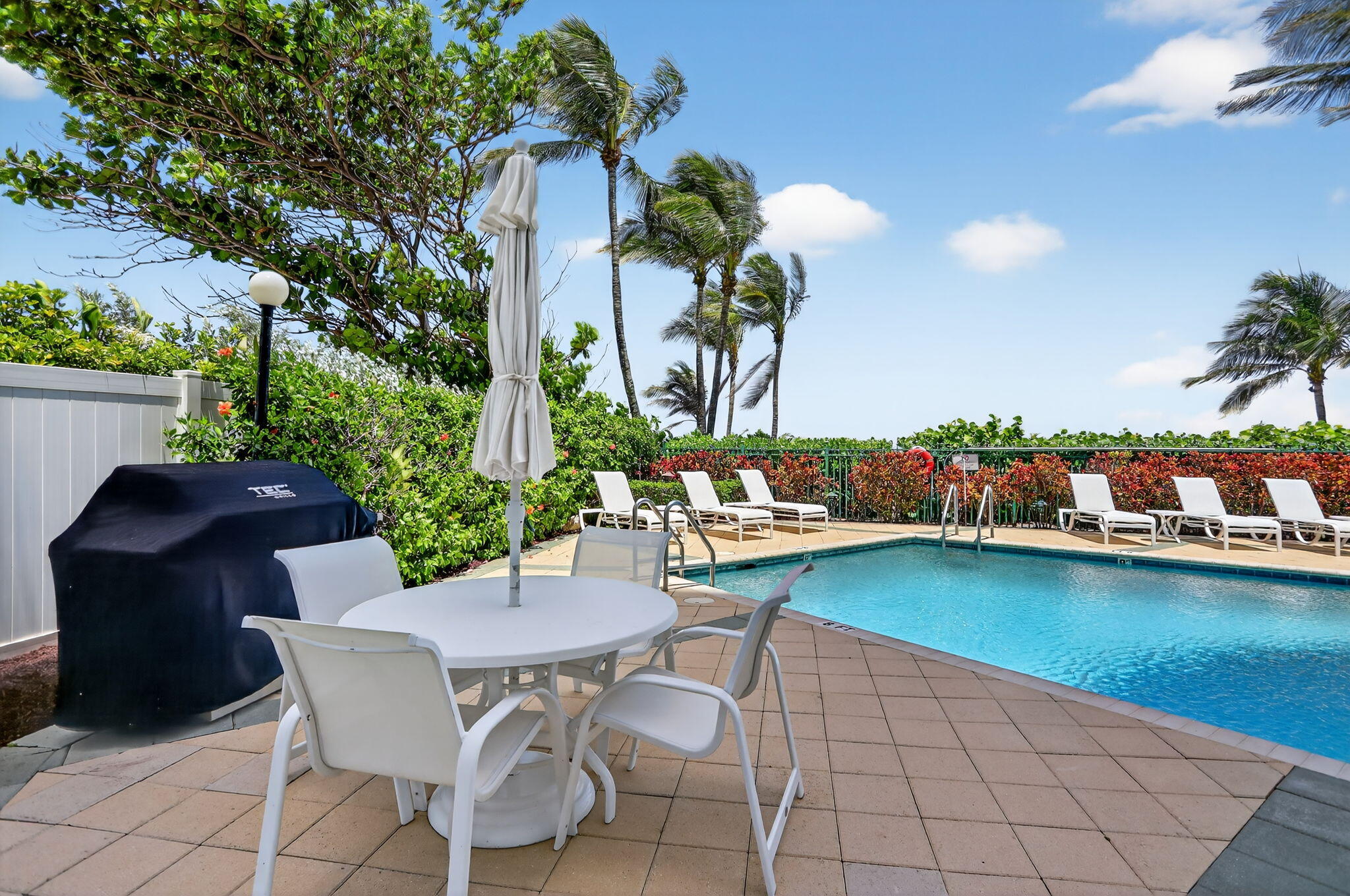 1430 South Ocean Boulevard, Unit 10A Lauderdale-by-the-Sea, FL 33062 - Photo 61 of 97 Picnic Area