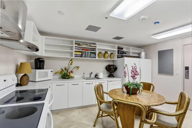 $1,899,777 | 1430 South Ocean Boulevard, Unit 10A, Lauderdale-by-the-Sea, FL 33062