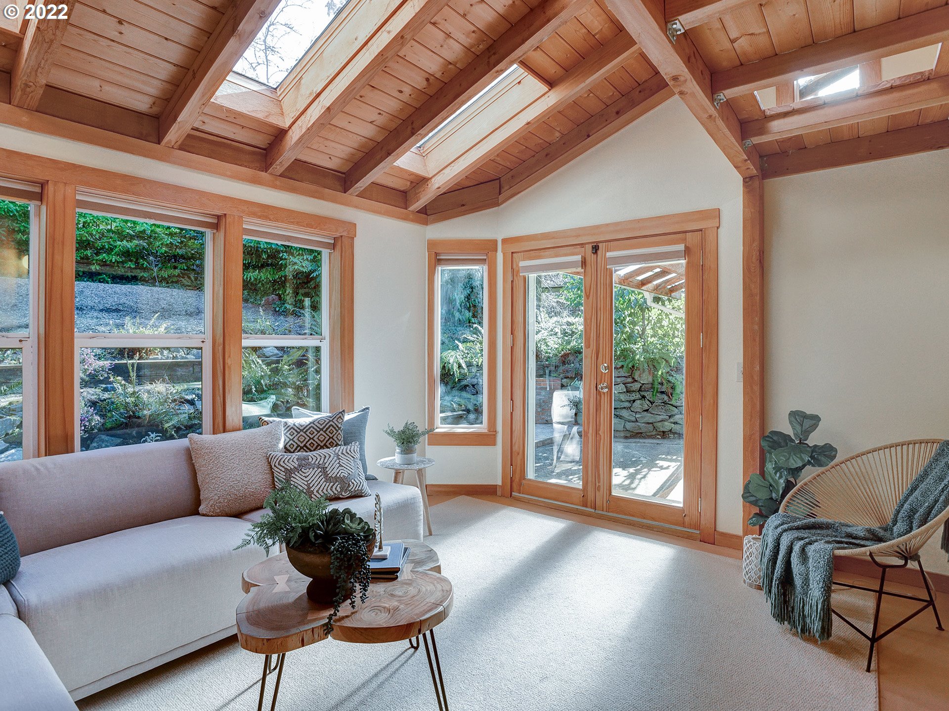 3674 Southwest Spring Garden Court Portland, OR 97219 - Photo 12 of 24 Gallery Image 12