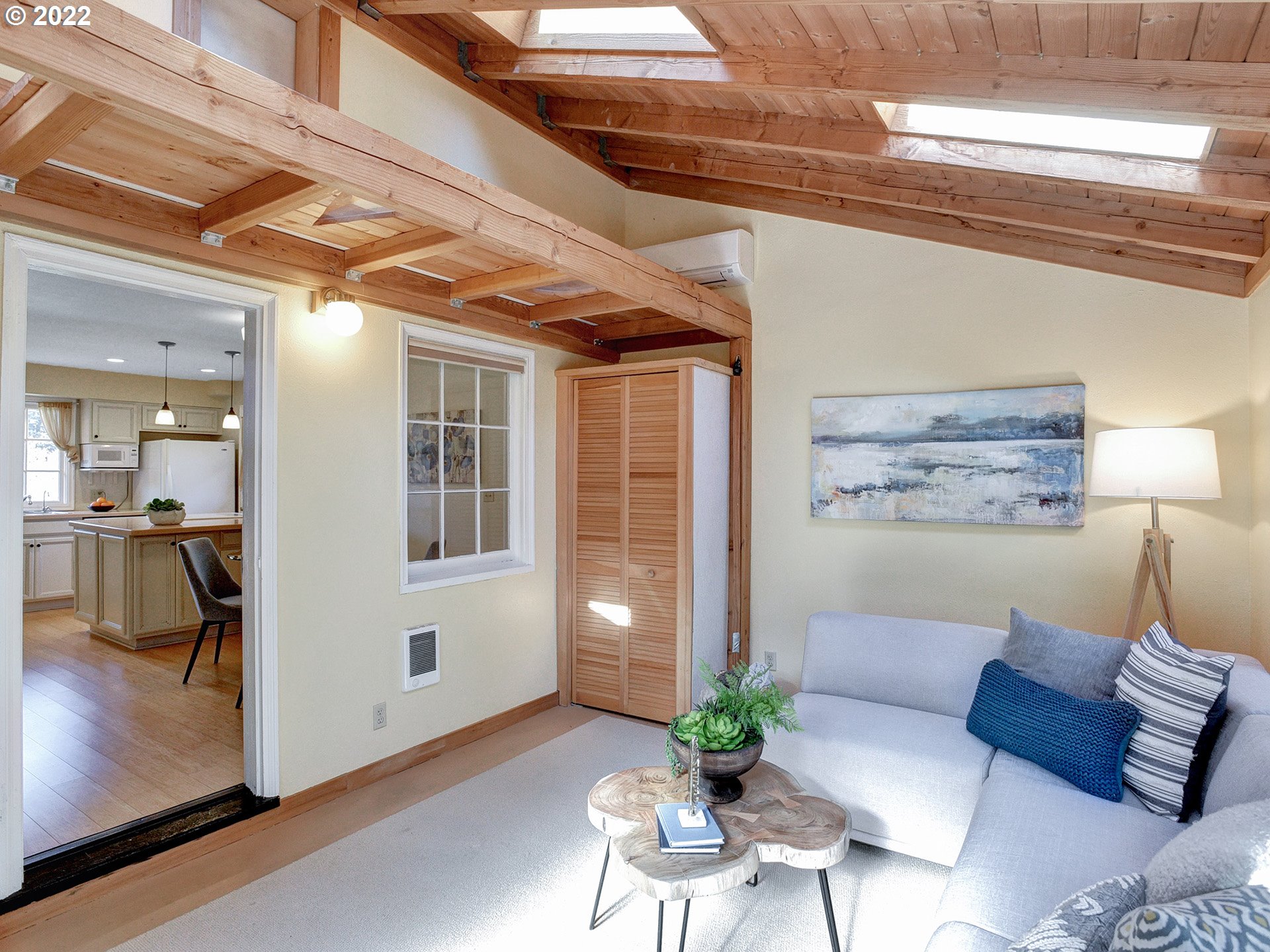 3674 Southwest Spring Garden Court Portland, OR 97219 - Photo 14 of 24 Gallery Image 14