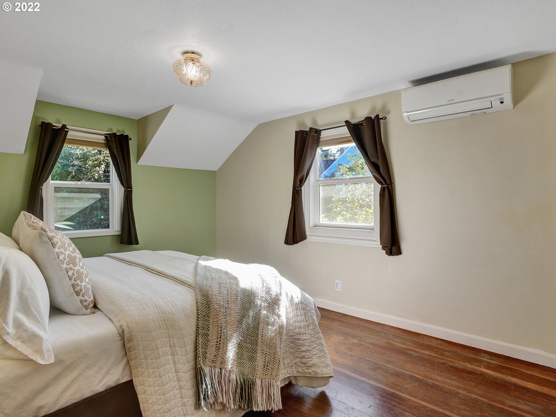3674 Southwest Spring Garden Court Portland, OR 97219 - Photo 15 of 24 Gallery Image 15