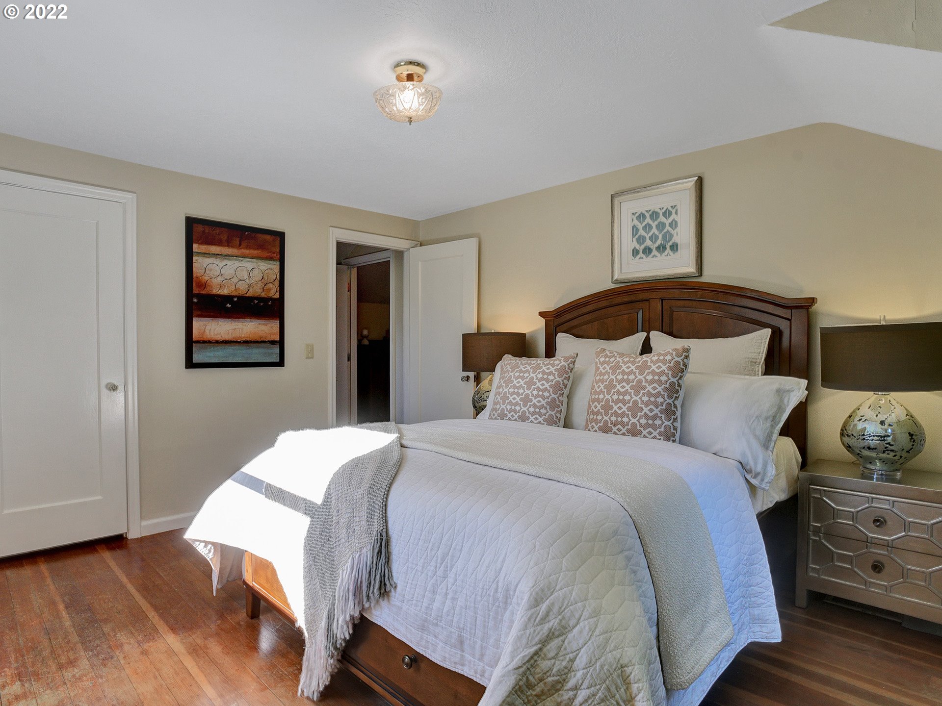 3674 Southwest Spring Garden Court Portland, OR 97219 - Photo 17 of 24 Gallery Image 17