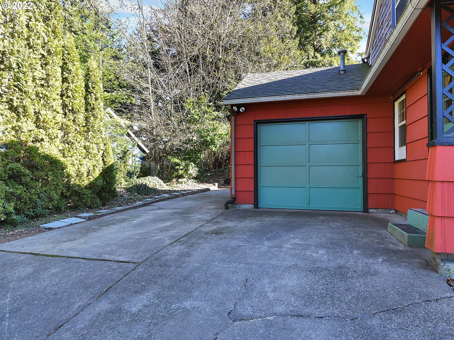 3674 Southwest Spring Garden Court Portland, OR 97219 - Photo 2 of 24 Gallery Image 2