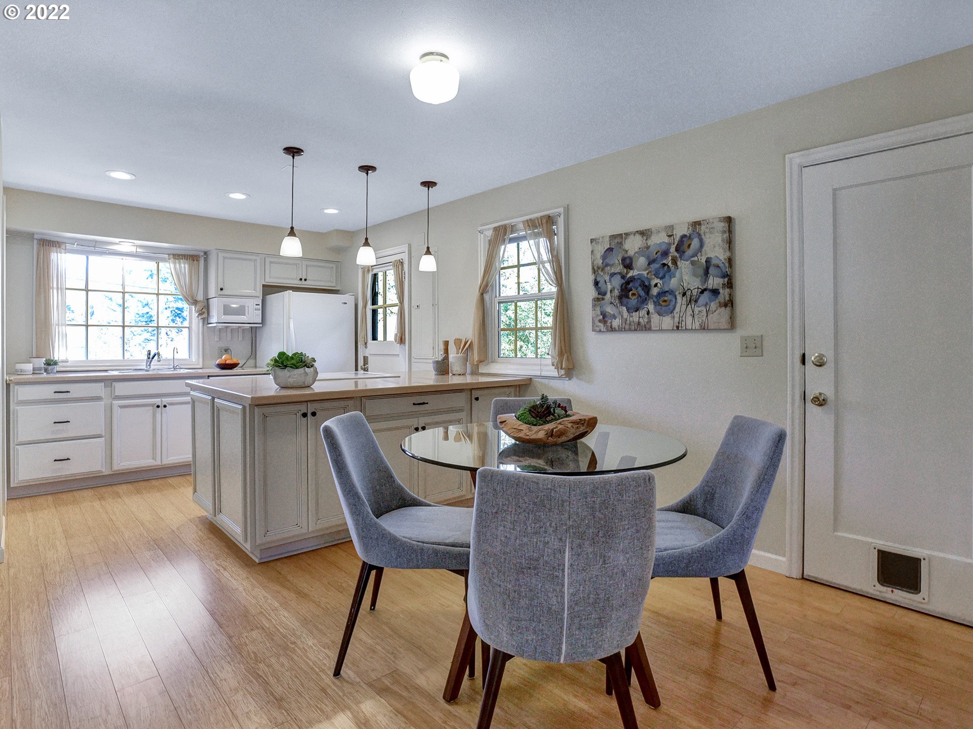 3674 Southwest Spring Garden Court Portland, OR 97219 - Photo 10 of 24 Gallery Image 10