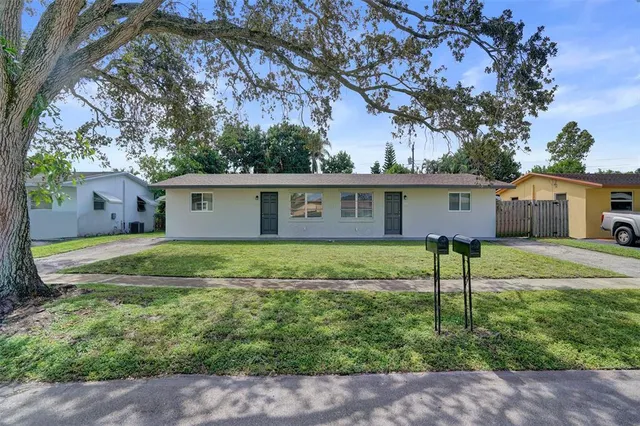 a view of a house with a backyard