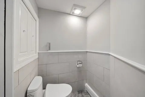a bathroom with a toilet and a shower