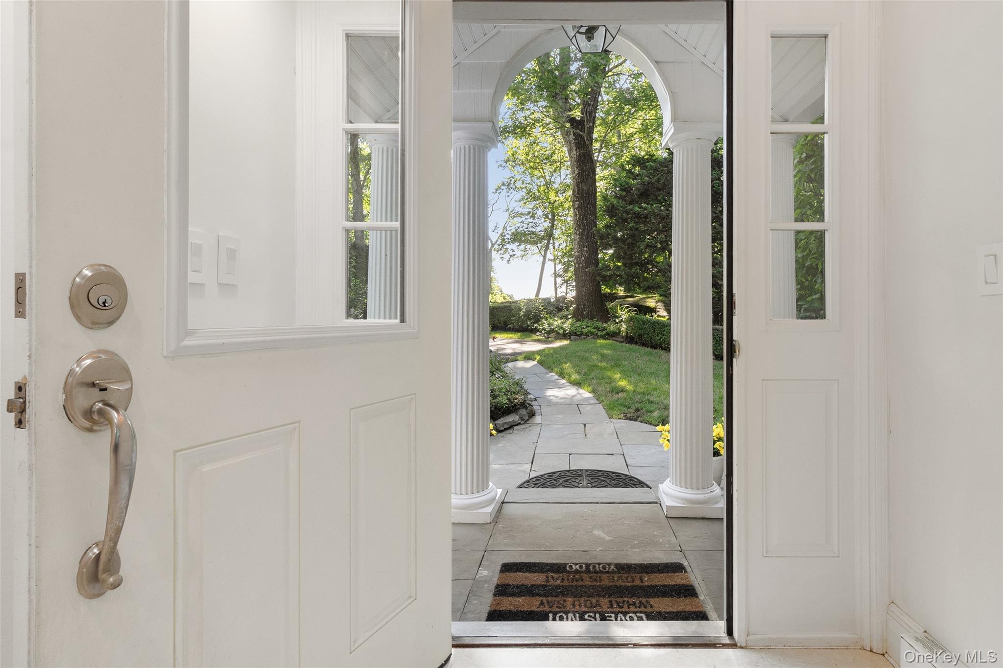 8 Rock Hill Road Mahopac, NY 10541 - Photo 8 of 50 Dramatic entrance with the lake in the background