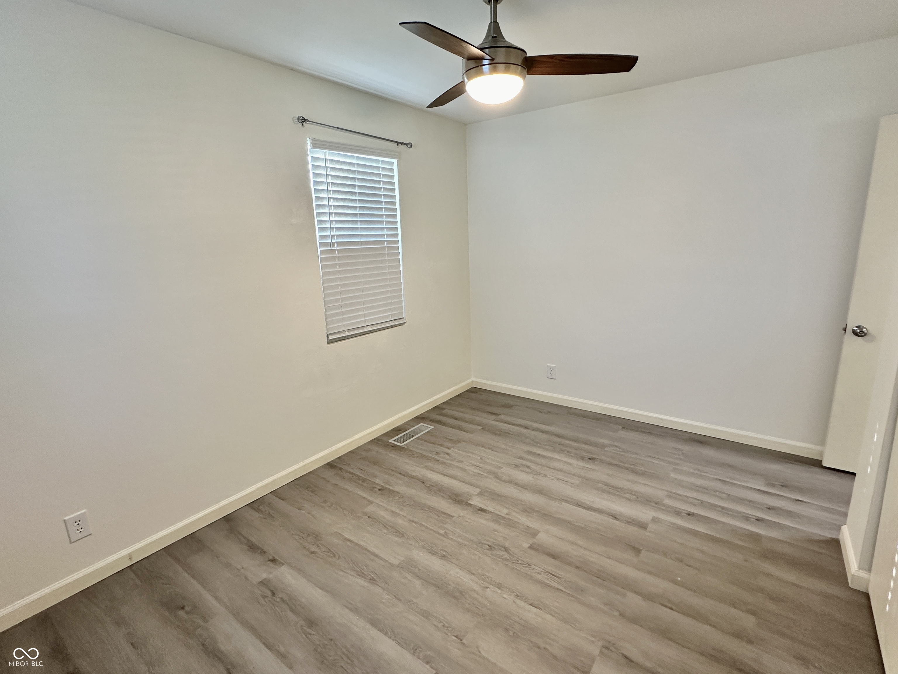 338 South Kenmore Road Indianapolis, IN 46219 - Photo 14 of 42