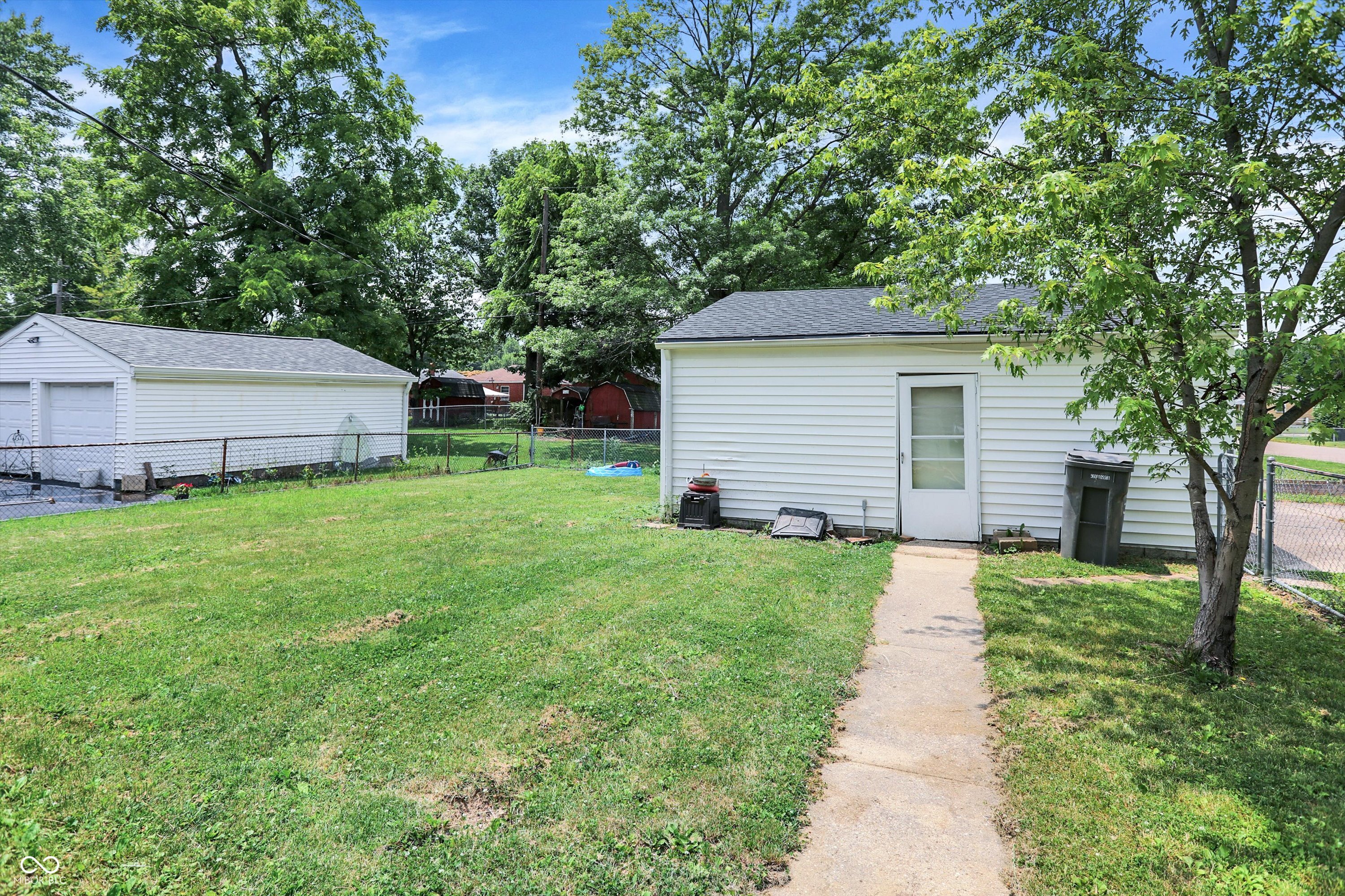 338 South Kenmore Road Indianapolis, IN 46219 - Photo 18 of 42