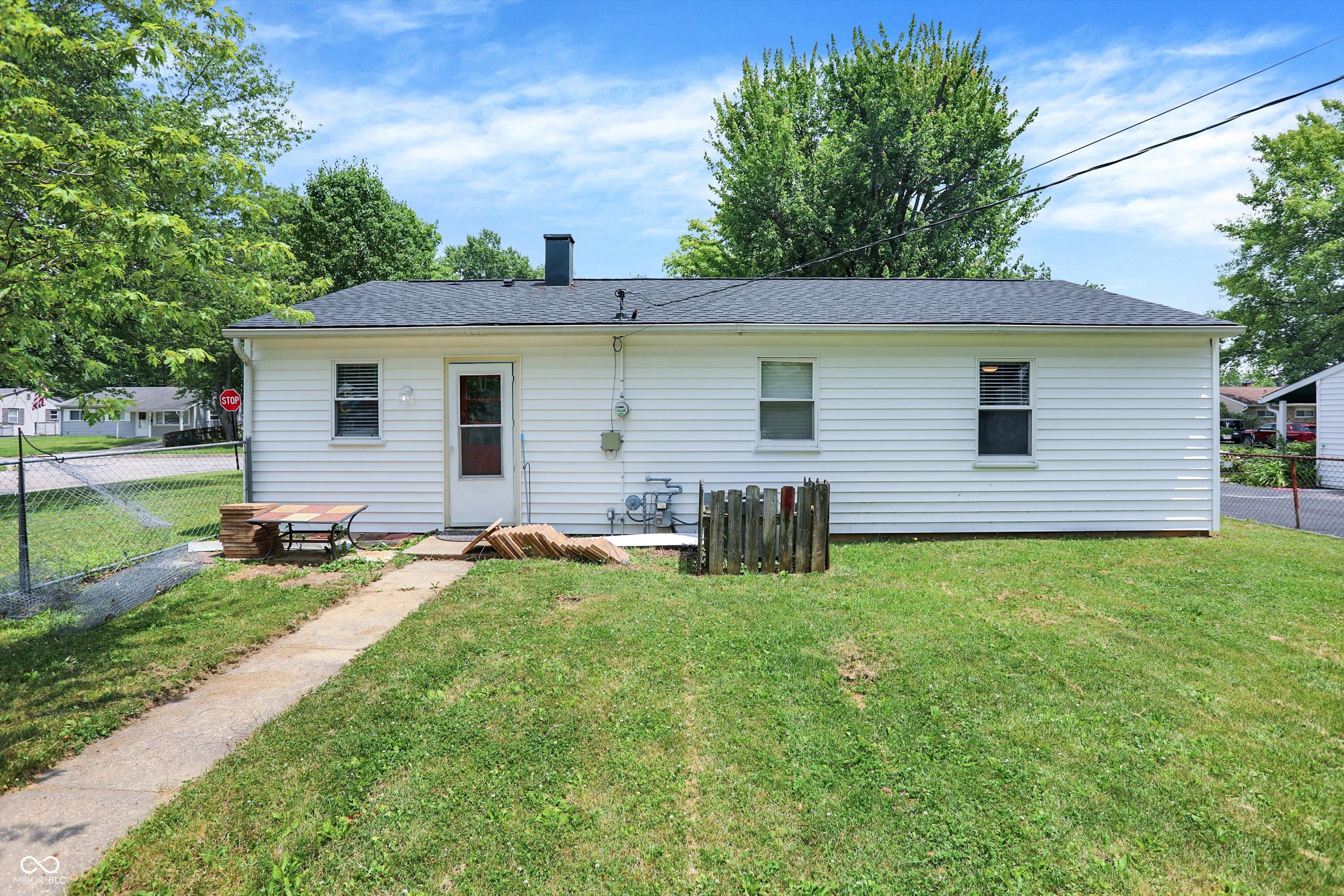 338 South Kenmore Road Indianapolis, IN 46219 - Photo 19 of 42