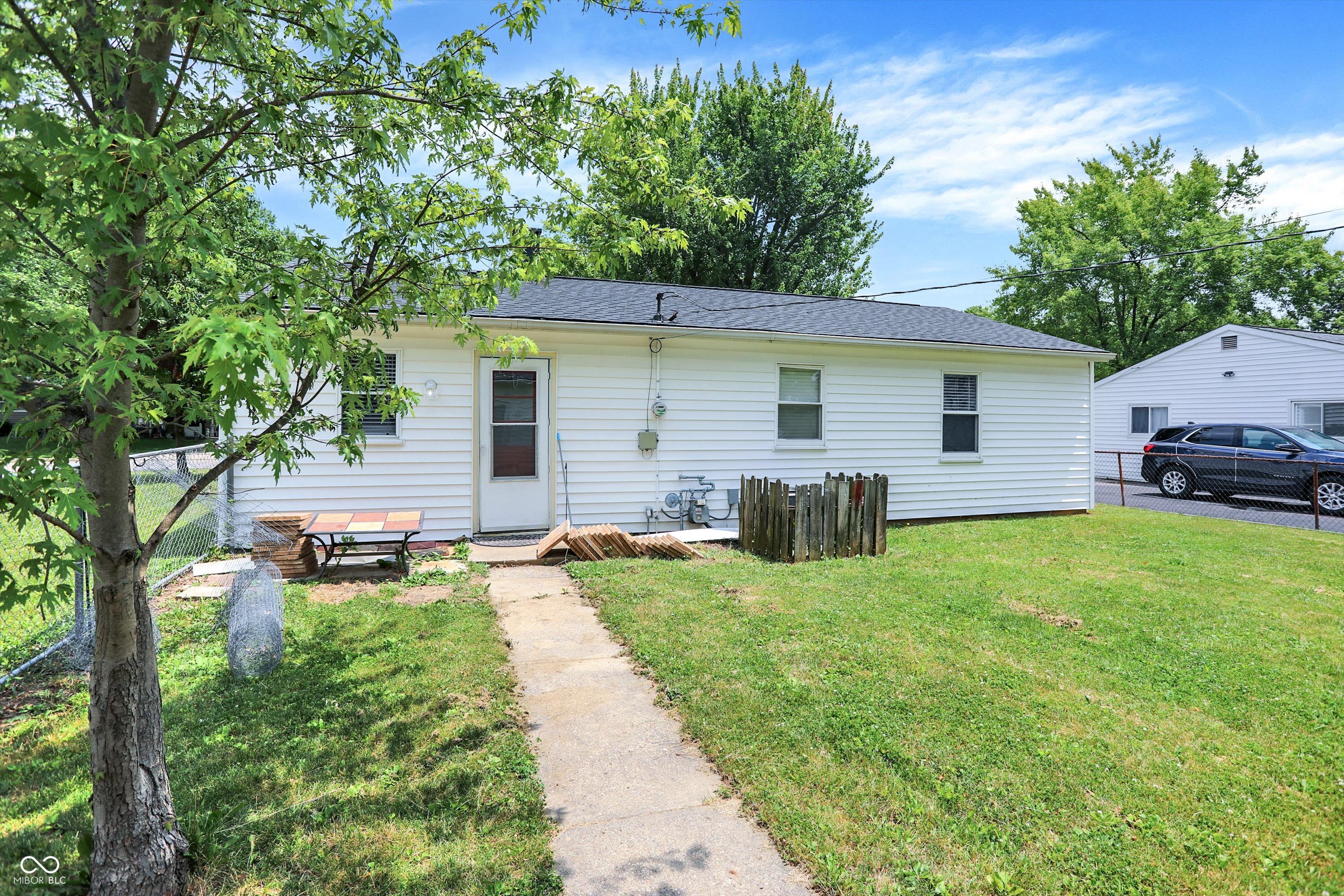 338 South Kenmore Road Indianapolis, IN 46219 - Photo 20 of 42