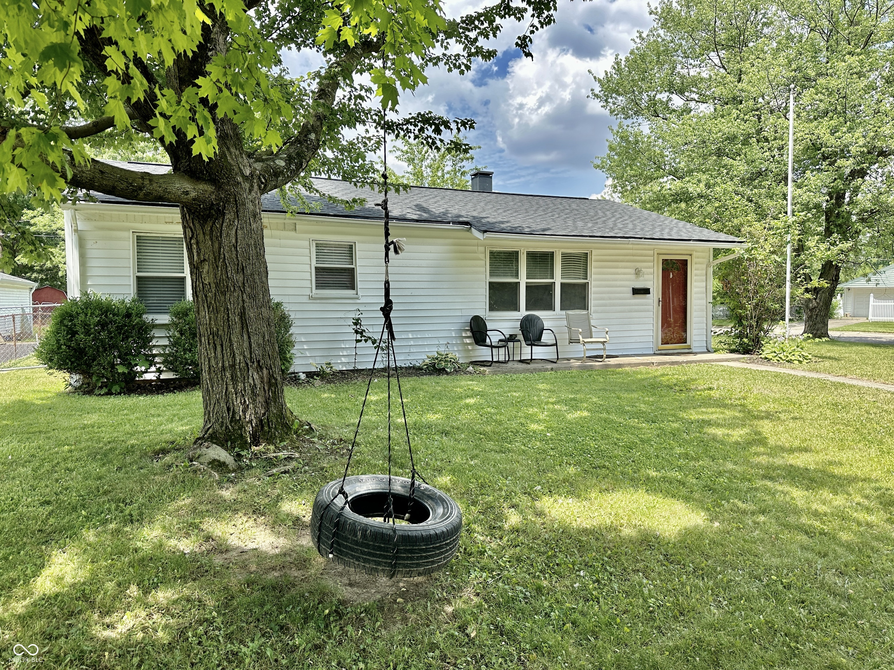 338 South Kenmore Road Indianapolis, IN 46219 - Photo 2 of 42