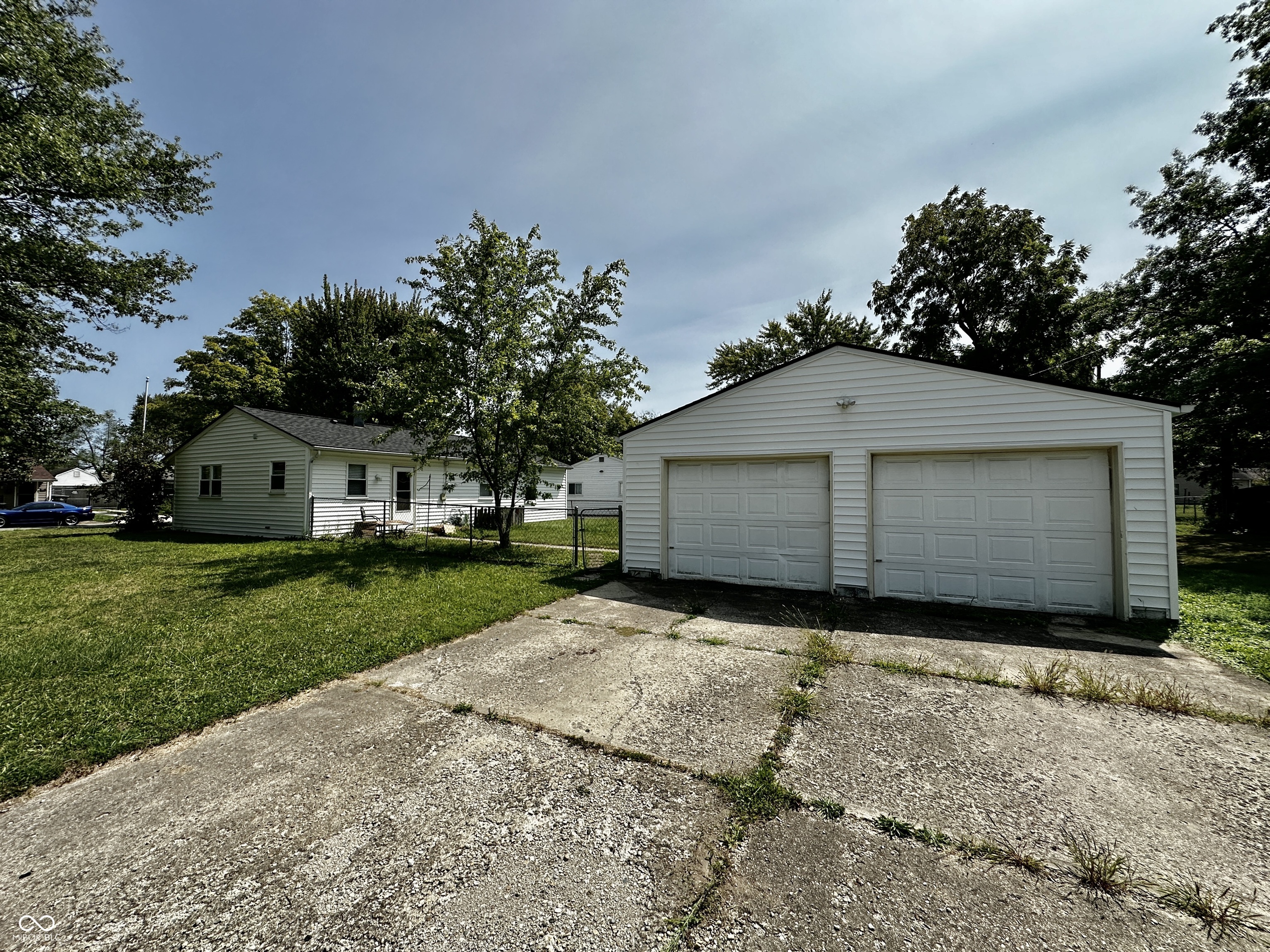 338 South Kenmore Road Indianapolis, IN 46219 - Photo 21 of 42