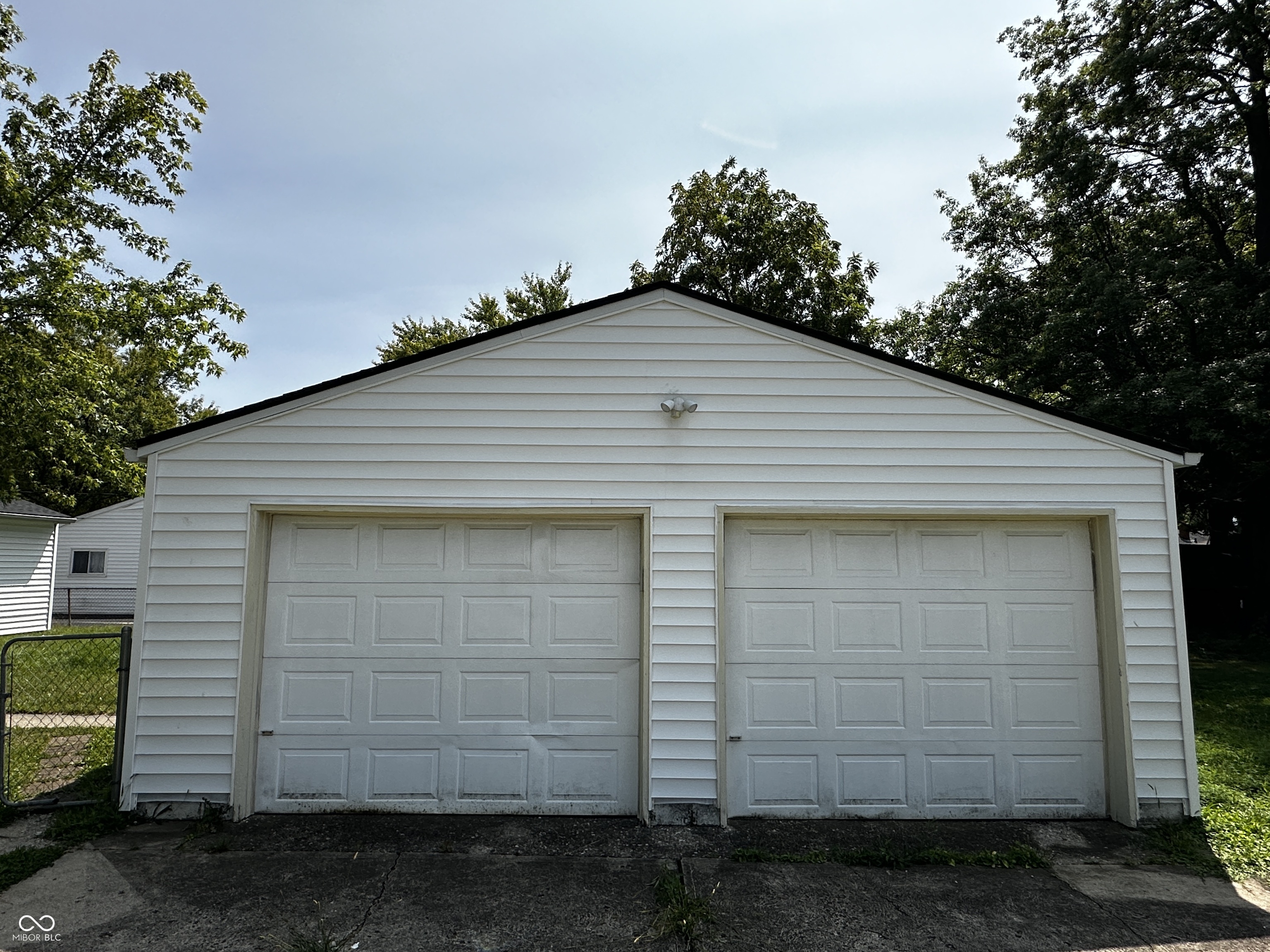 338 South Kenmore Road Indianapolis, IN 46219 - Photo 22 of 42