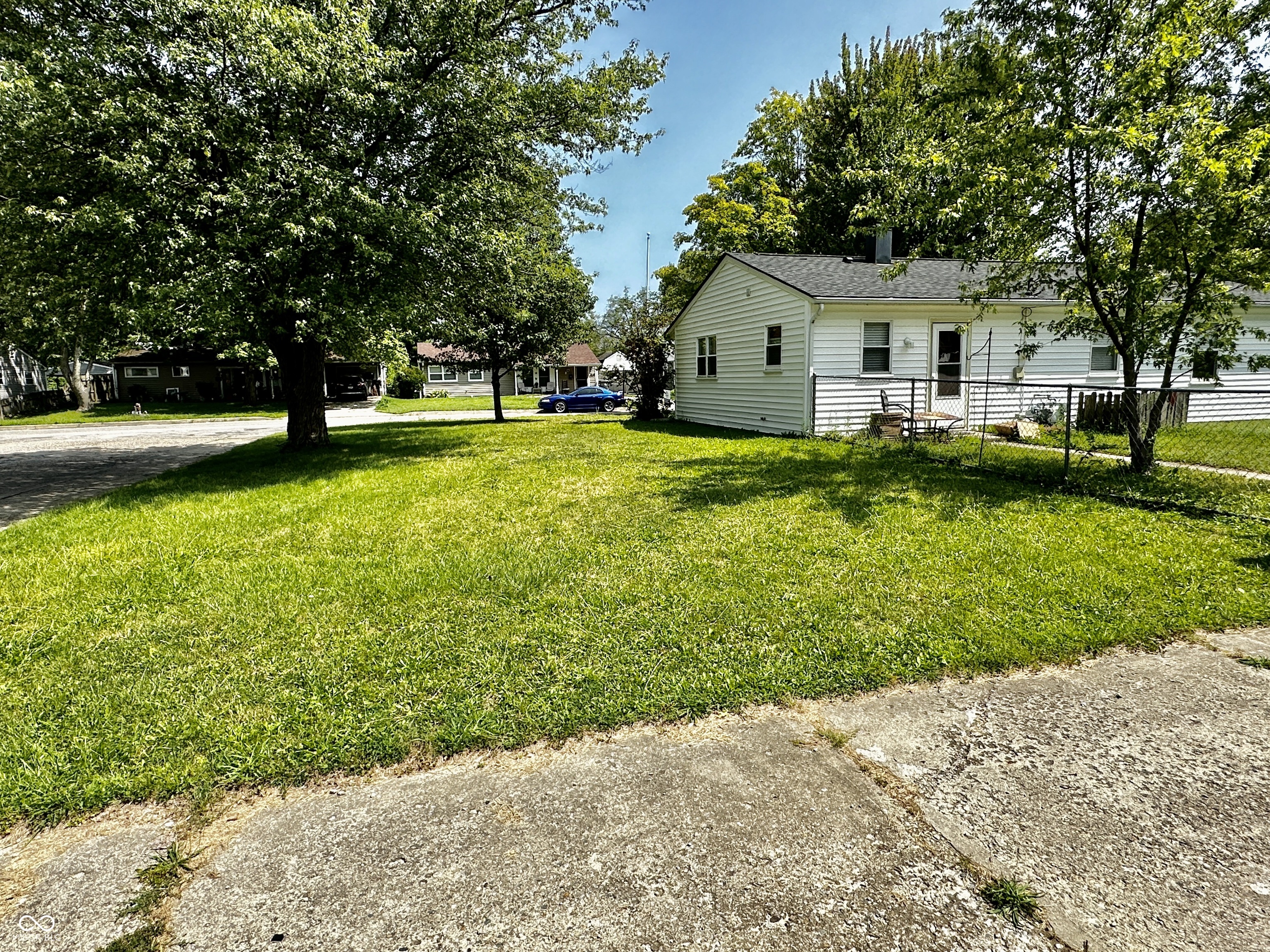 338 South Kenmore Road Indianapolis, IN 46219 - Photo 23 of 42