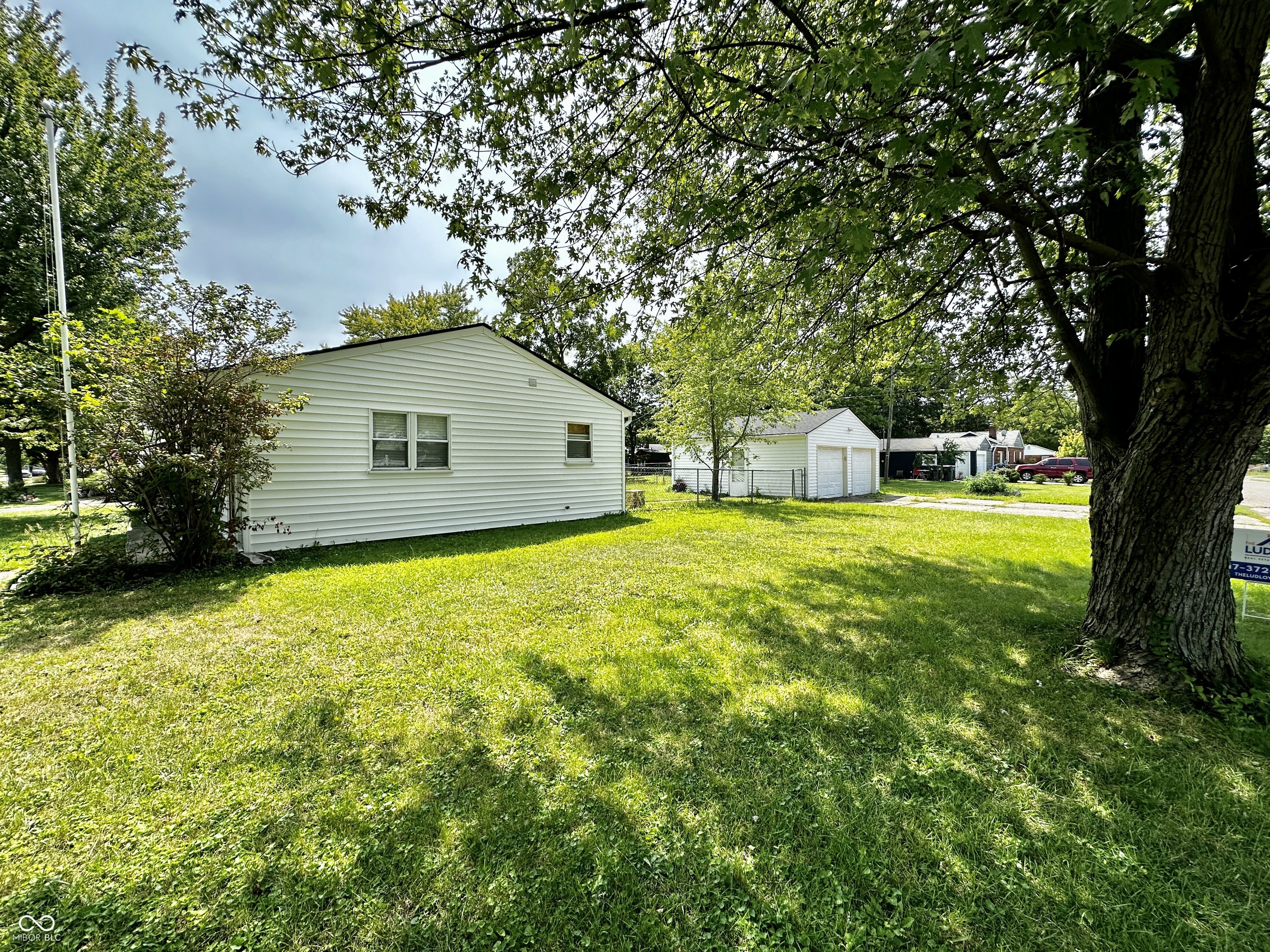 338 South Kenmore Road Indianapolis, IN 46219 - Photo 24 of 42