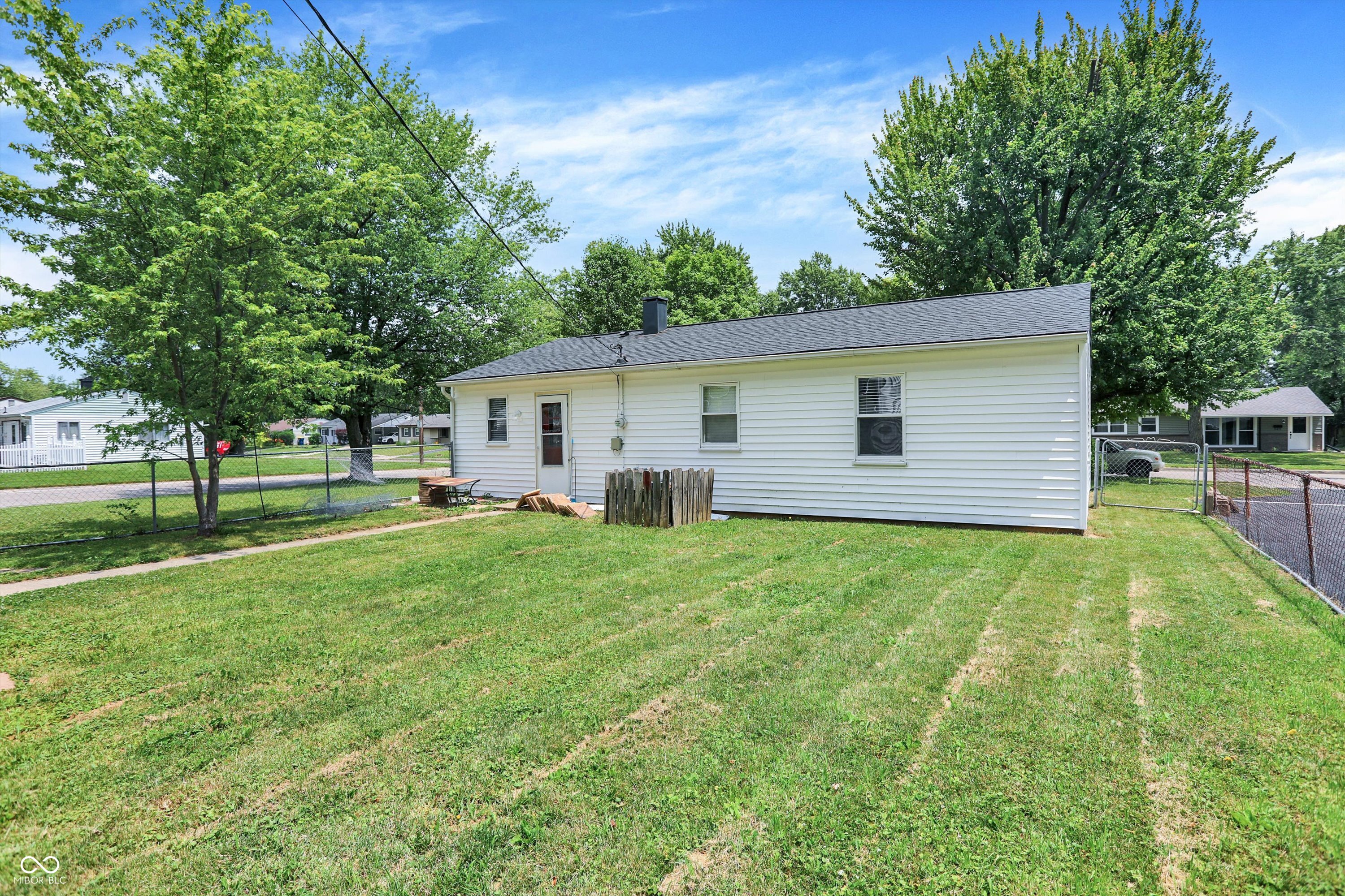 338 South Kenmore Road Indianapolis, IN 46219 - Photo 27 of 42