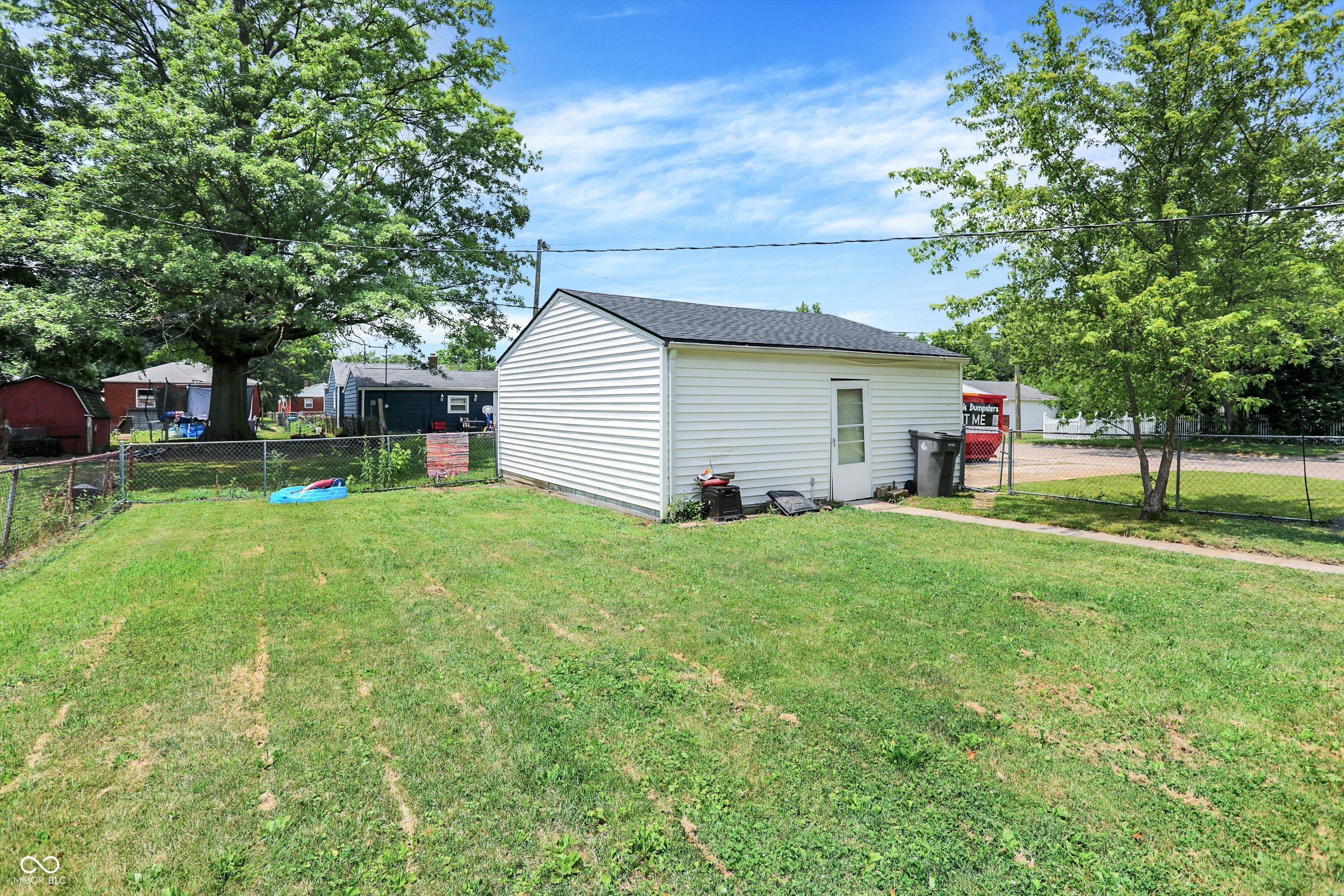 338 South Kenmore Road Indianapolis, IN 46219 - Photo 28 of 42