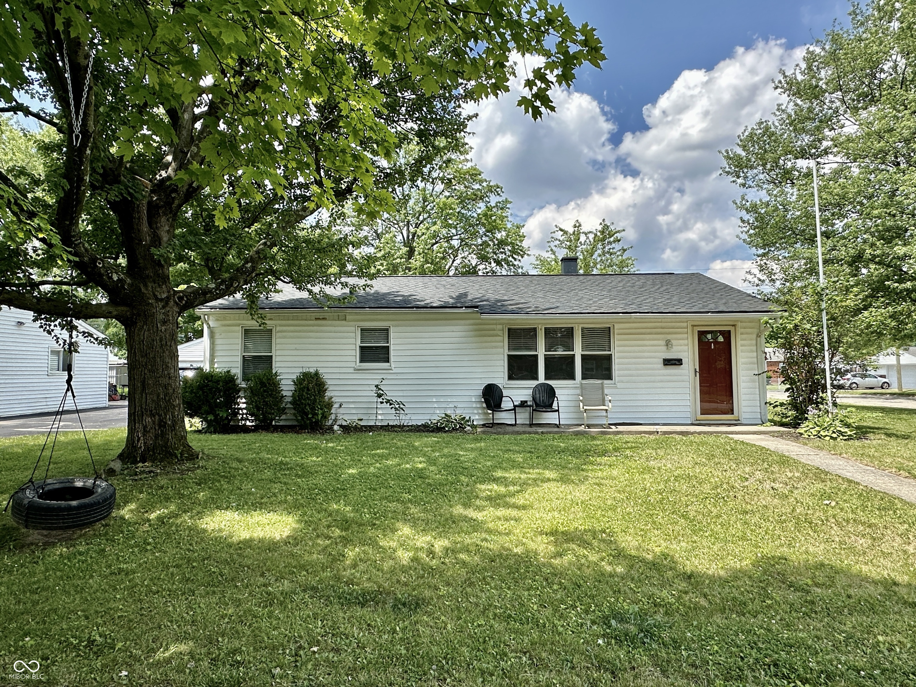 338 South Kenmore Road Indianapolis, IN 46219 - Photo 3 of 42