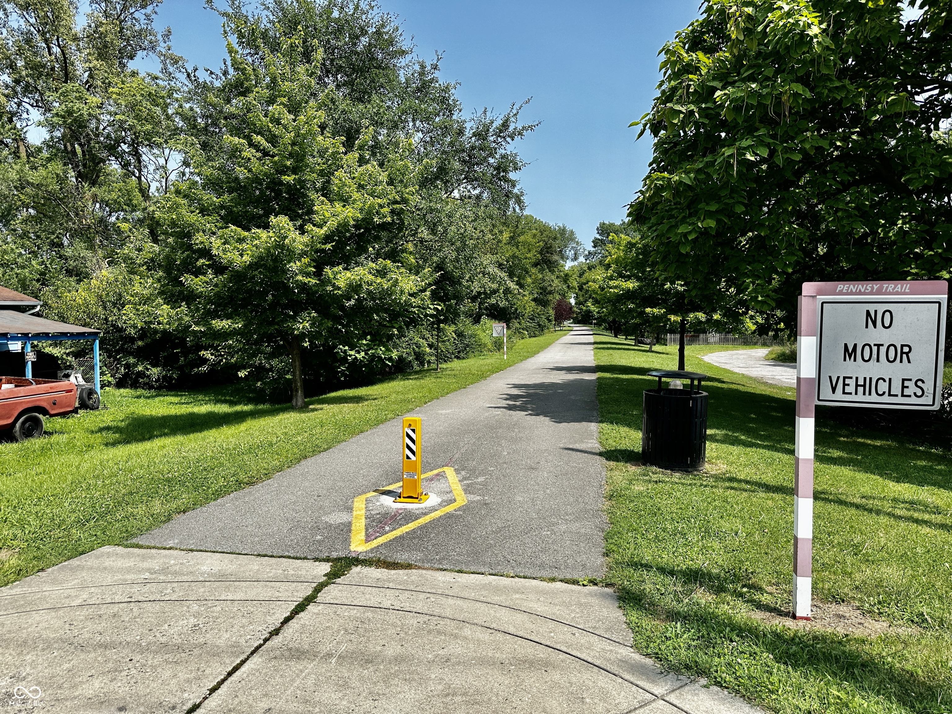 338 South Kenmore Road Indianapolis, IN 46219 - Photo 31 of 42
