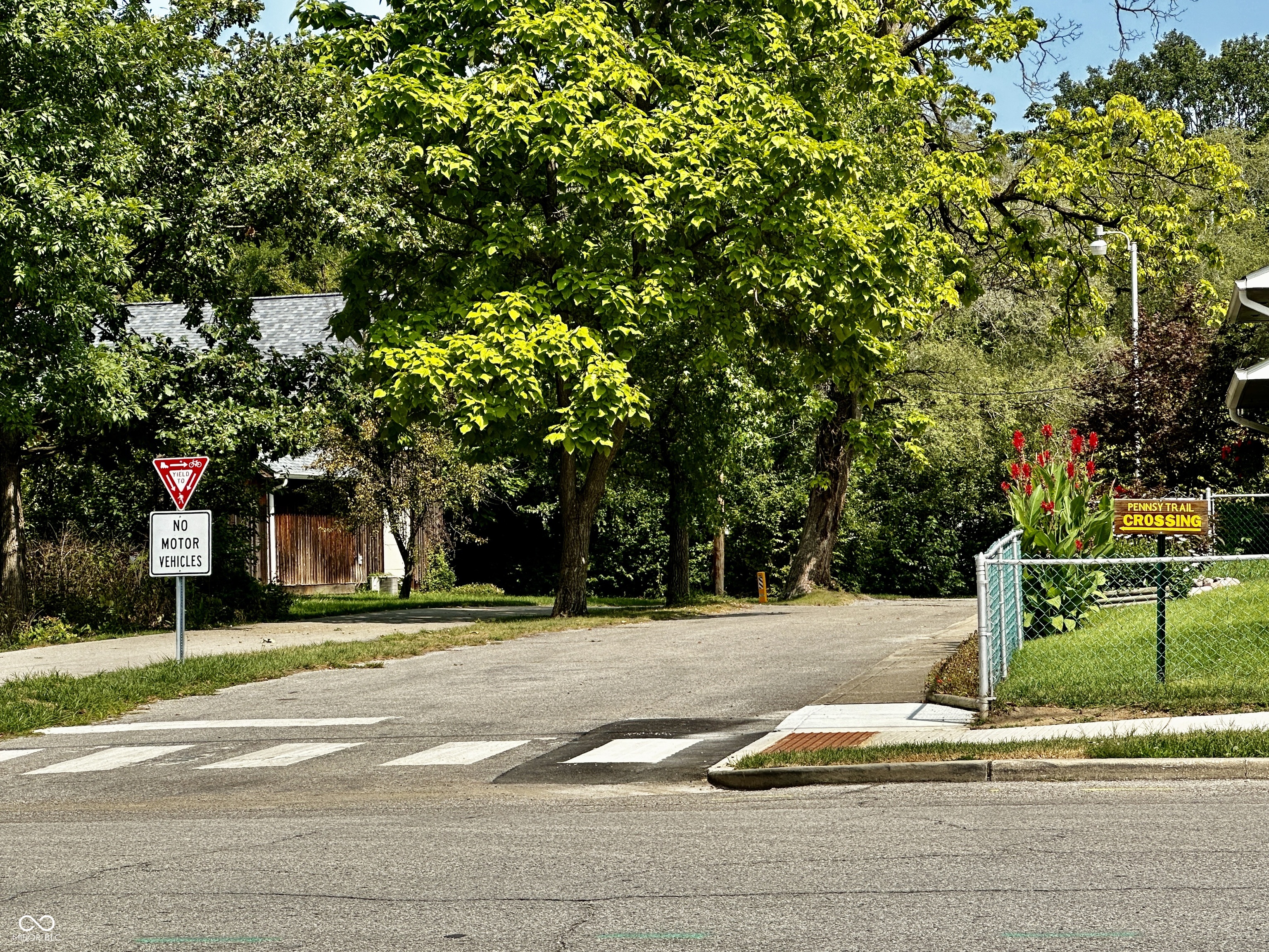 338 South Kenmore Road Indianapolis, IN 46219 - Photo 41 of 42