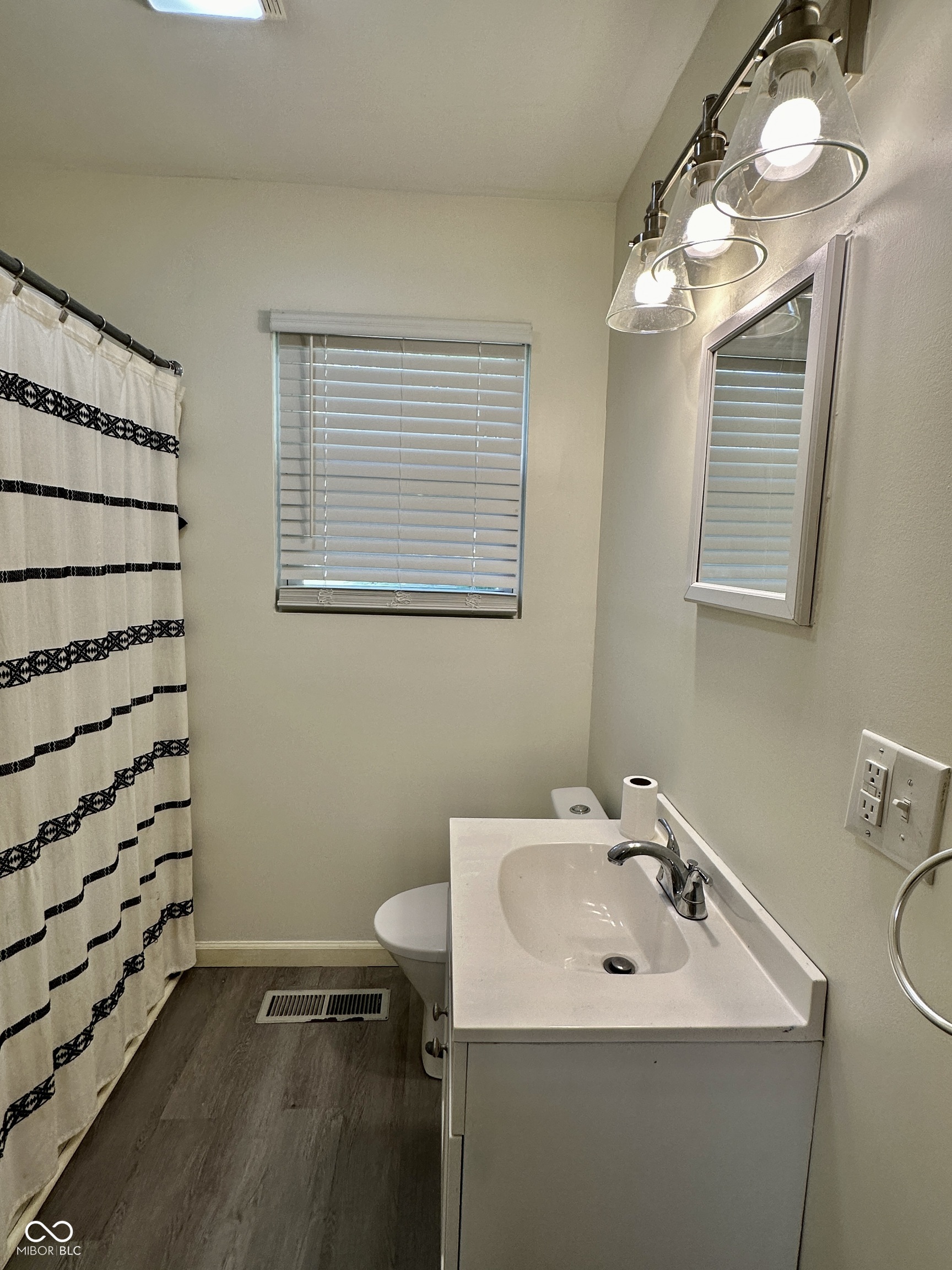 338 South Kenmore Road Indianapolis, IN 46219 - Photo 9 of 42