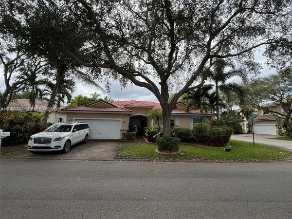 $6,900 | 5283 Southwest 33rd Way, Fort Lauderdale, FL 33312