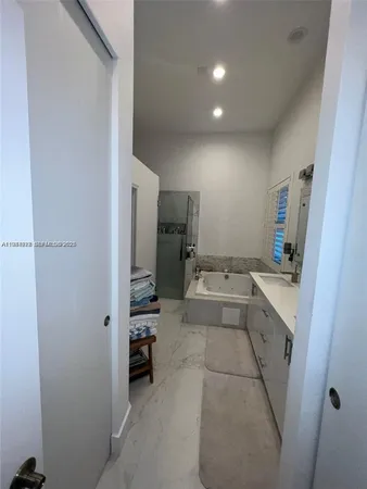 $6,900 | 5283 Southwest 33rd Way, Fort Lauderdale, FL 33312