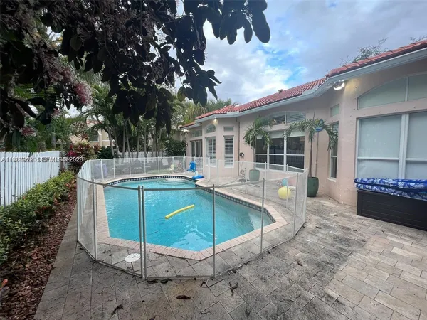$6,900 | 5283 Southwest 33rd Way, Fort Lauderdale, FL 33312