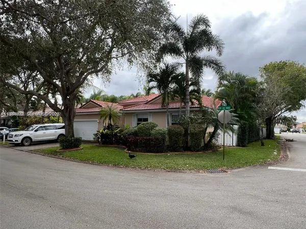 $6,900 | 5283 Southwest 33rd Way, Fort Lauderdale, FL 33312