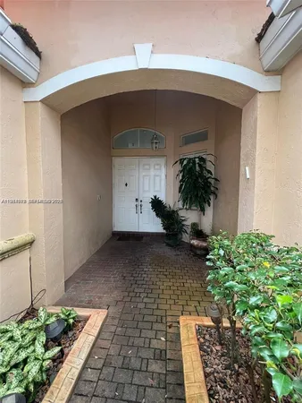$6,900 | 5283 Southwest 33rd Way, Fort Lauderdale, FL 33312