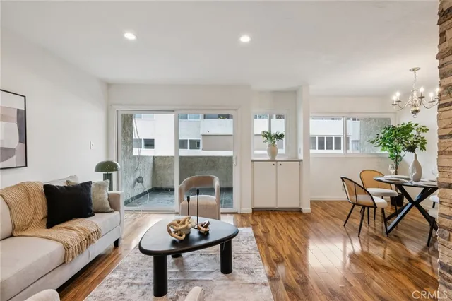 $650,000 | 125 South Sierra Madre Boulevard, Unit 215, Pasadena, CA 91107