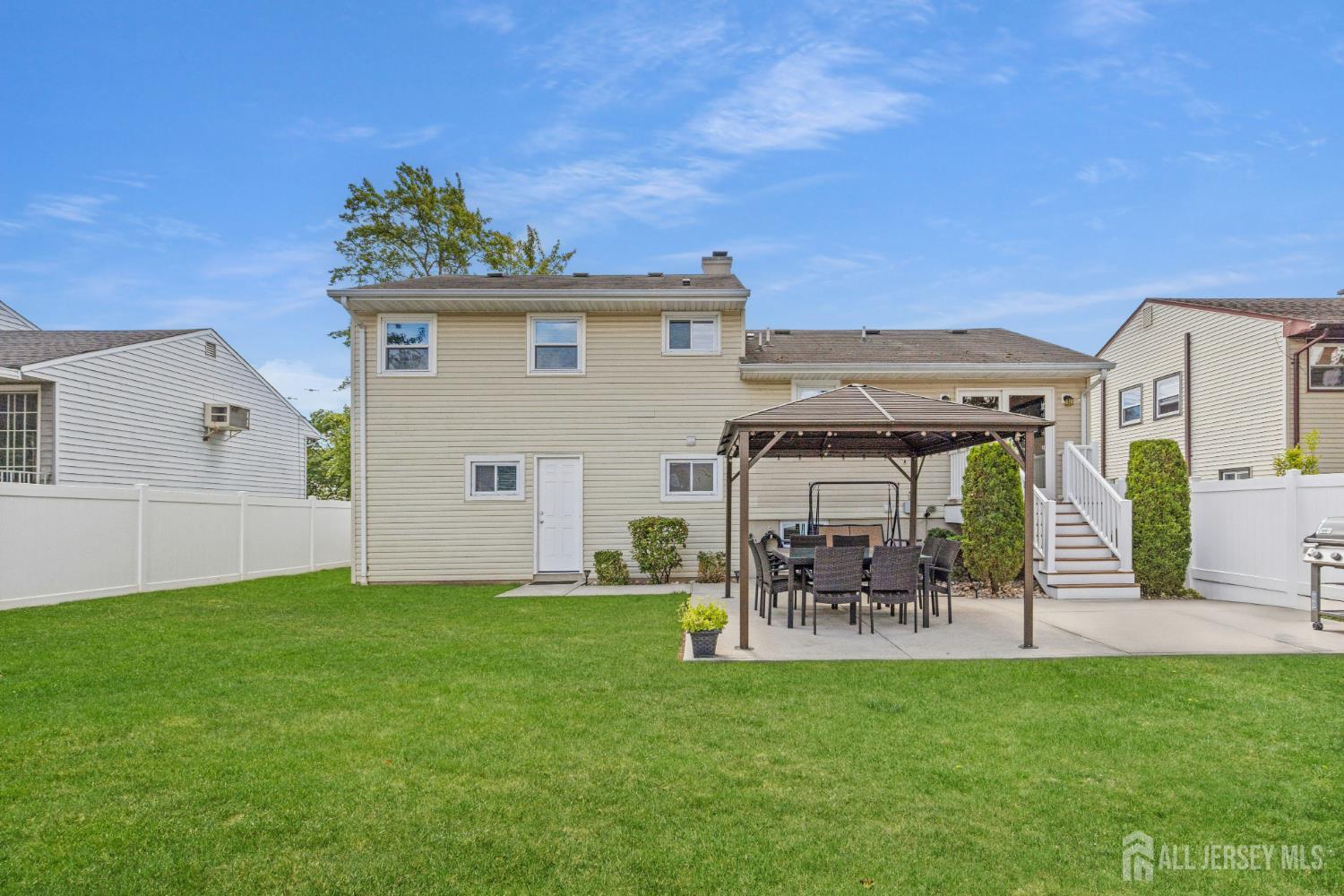16 Neptune Place Colonia, NJ 07067 - Photo 31 of 34