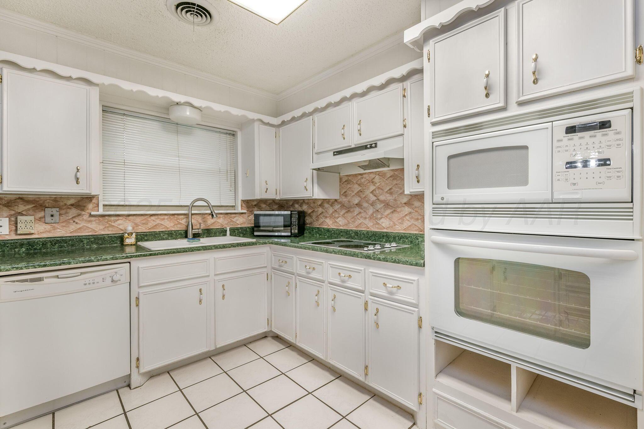 8012 Hoving Place Amarillo, TX 79121 - Photo 10 of 21 8012 Hoving Pl 11