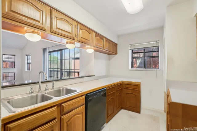 $139,999 | 7930 Roanoke, Unit 312, San Antonio, TX 78240