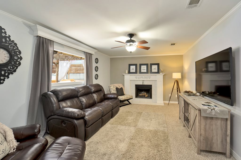 113 Avon Circle East Daphne, AL 36526 - Photo 18 of 34 Living Room