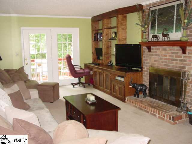 107 St Andrews Way Greenville, SC 29607 - Photo 4 of 20 Gallery Image 4
