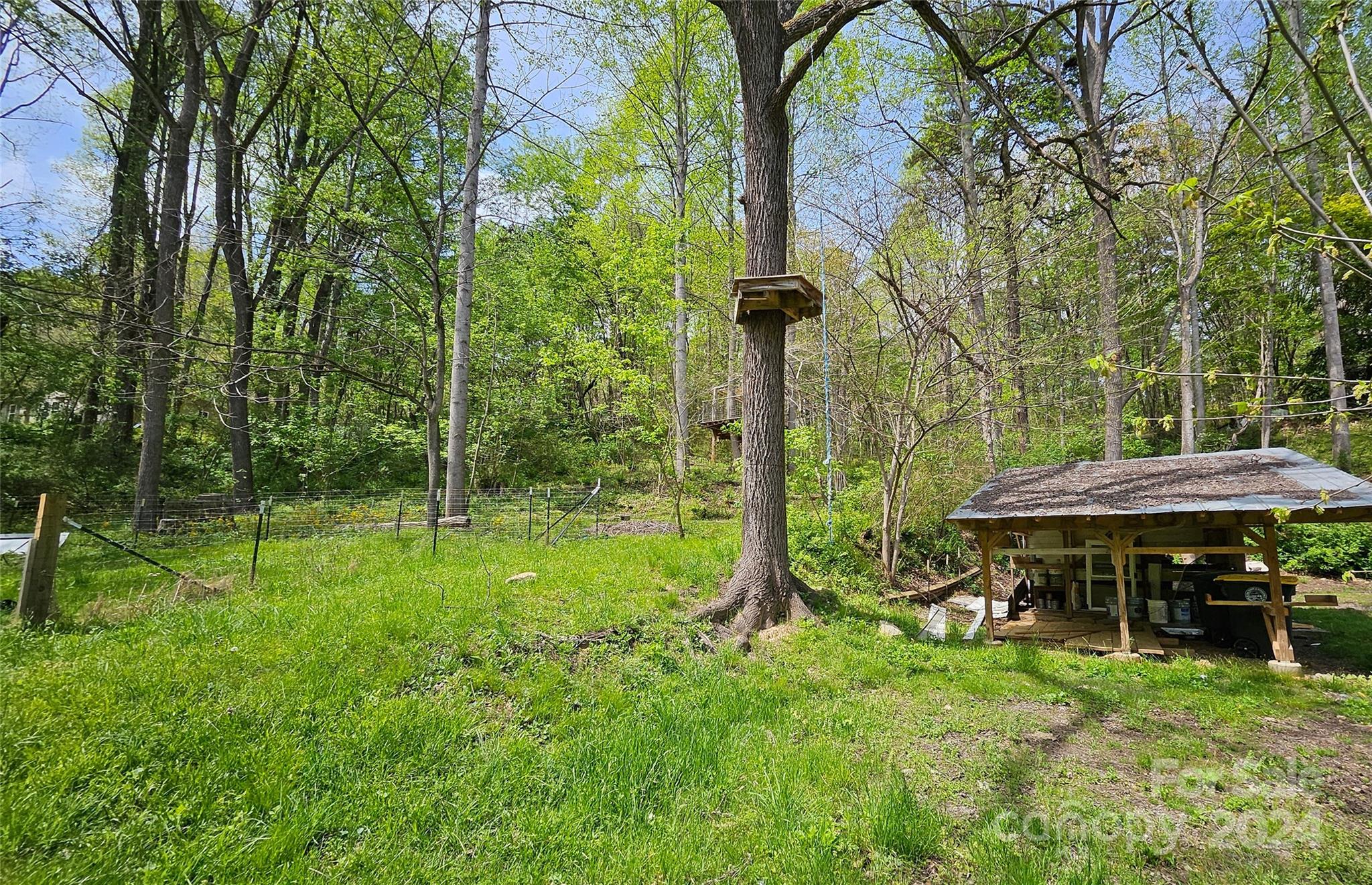18 Rocky Slope Road Asheville, NC 28804 - Photo 36 of 41 a backyard of a house with table and chairs