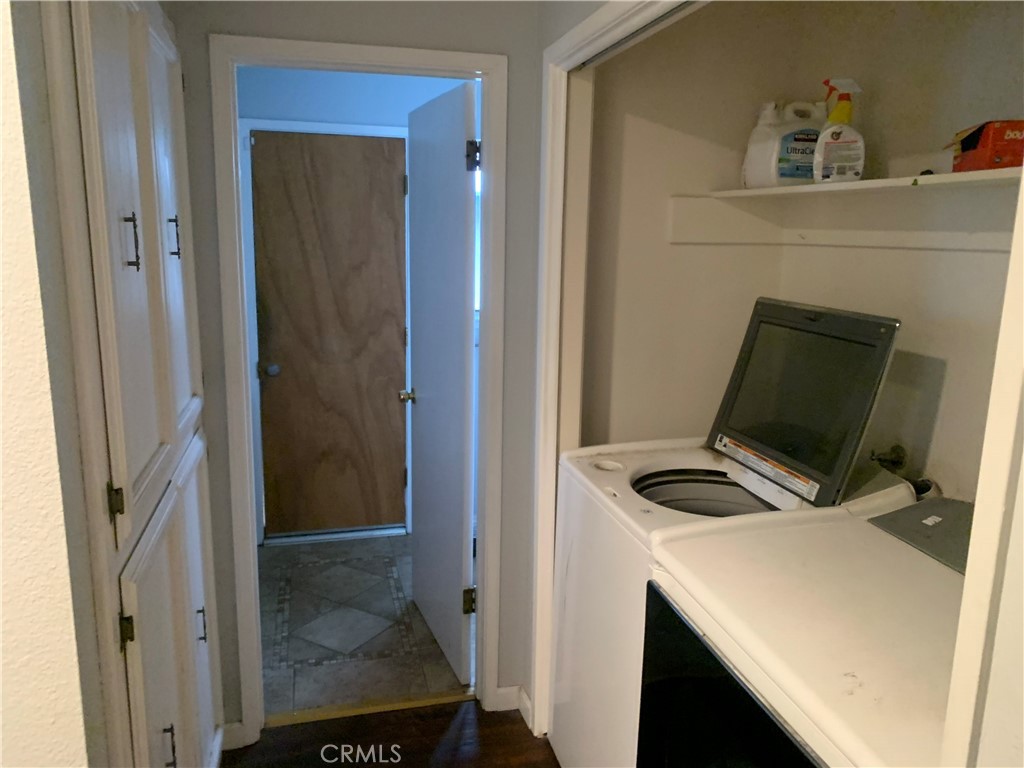 2757 Branco Avenue Merced, CA 95340 - Photo 12 of 24 a room that has a bed and a chair in it