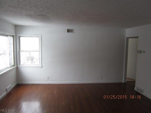 1431 Gordon Road Lyndhurst, OH 44124 - Photo 4 of 10