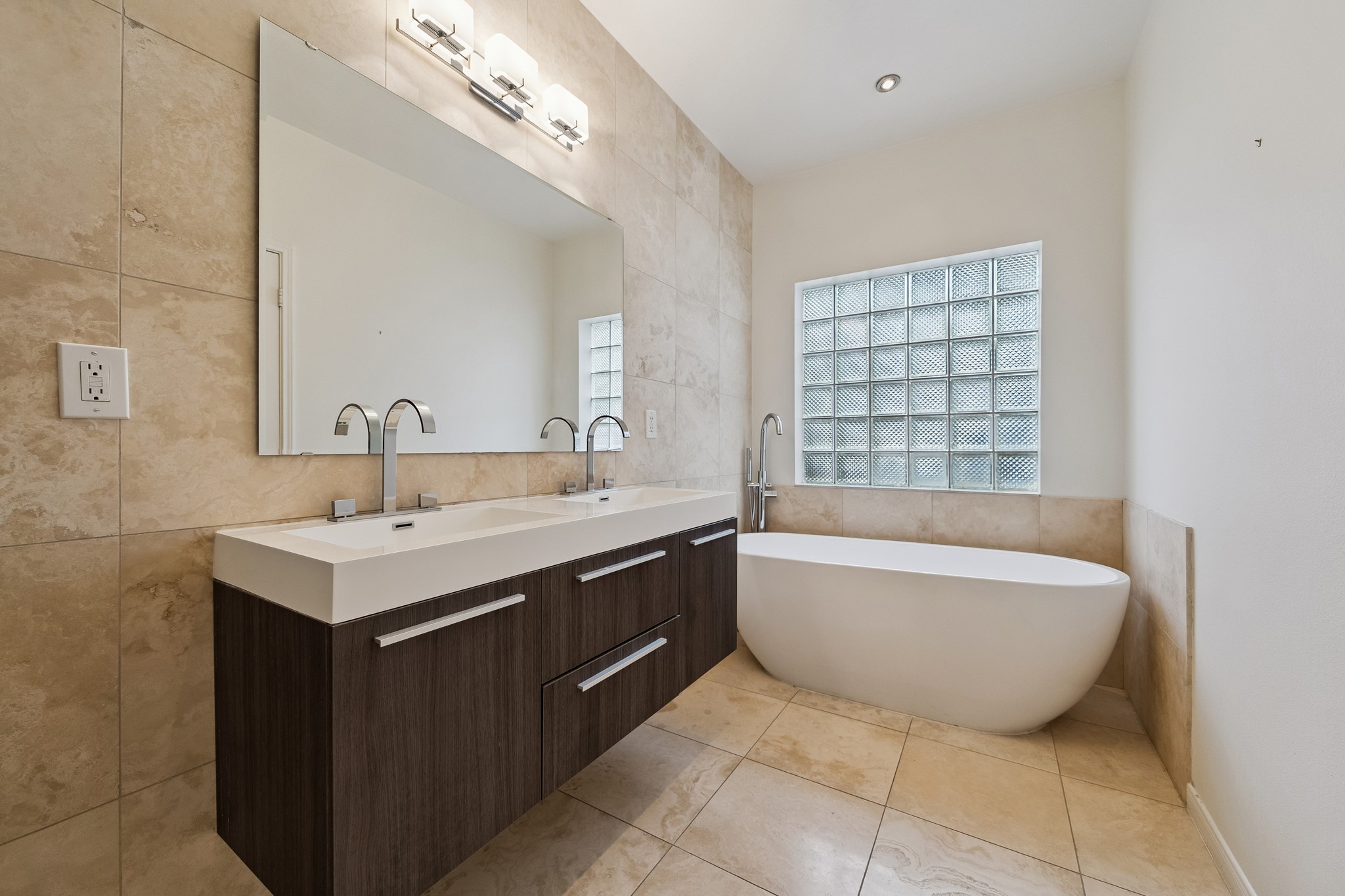 816 Anderson Street Bellaire, TX 77401 - Photo 27 of 45 Primary Bath