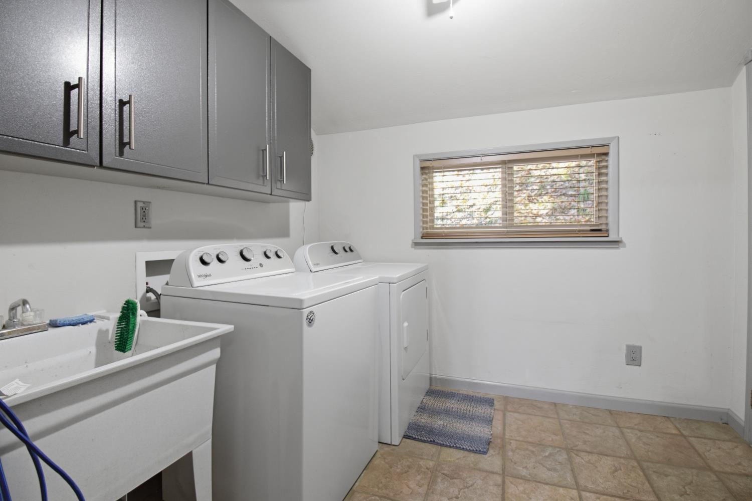4599 Rivendale Road Placerville, CA 95667 - Photo 16 of 27 a utility room with cabinets washer and dryer
