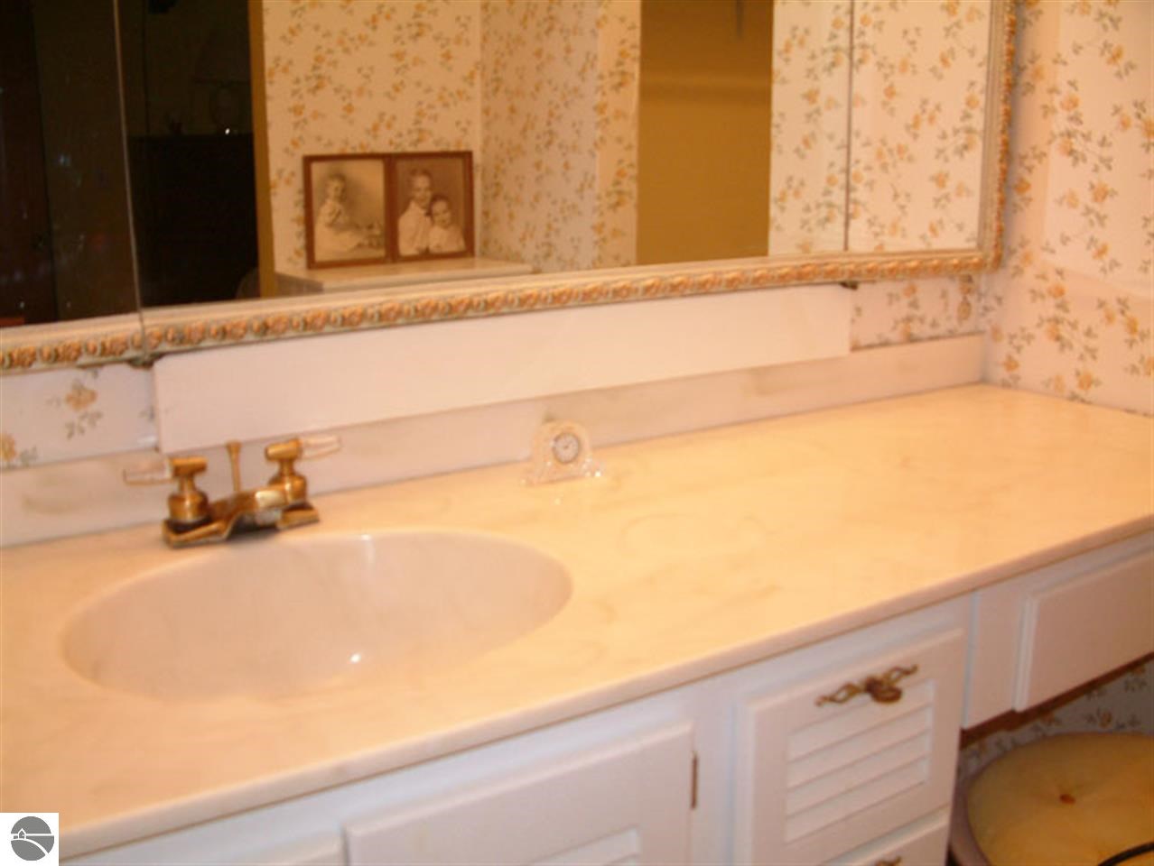 7073 East Shore Road Traverse City, MI 49686 - Photo 18 of 25 1782497-18.JPG
