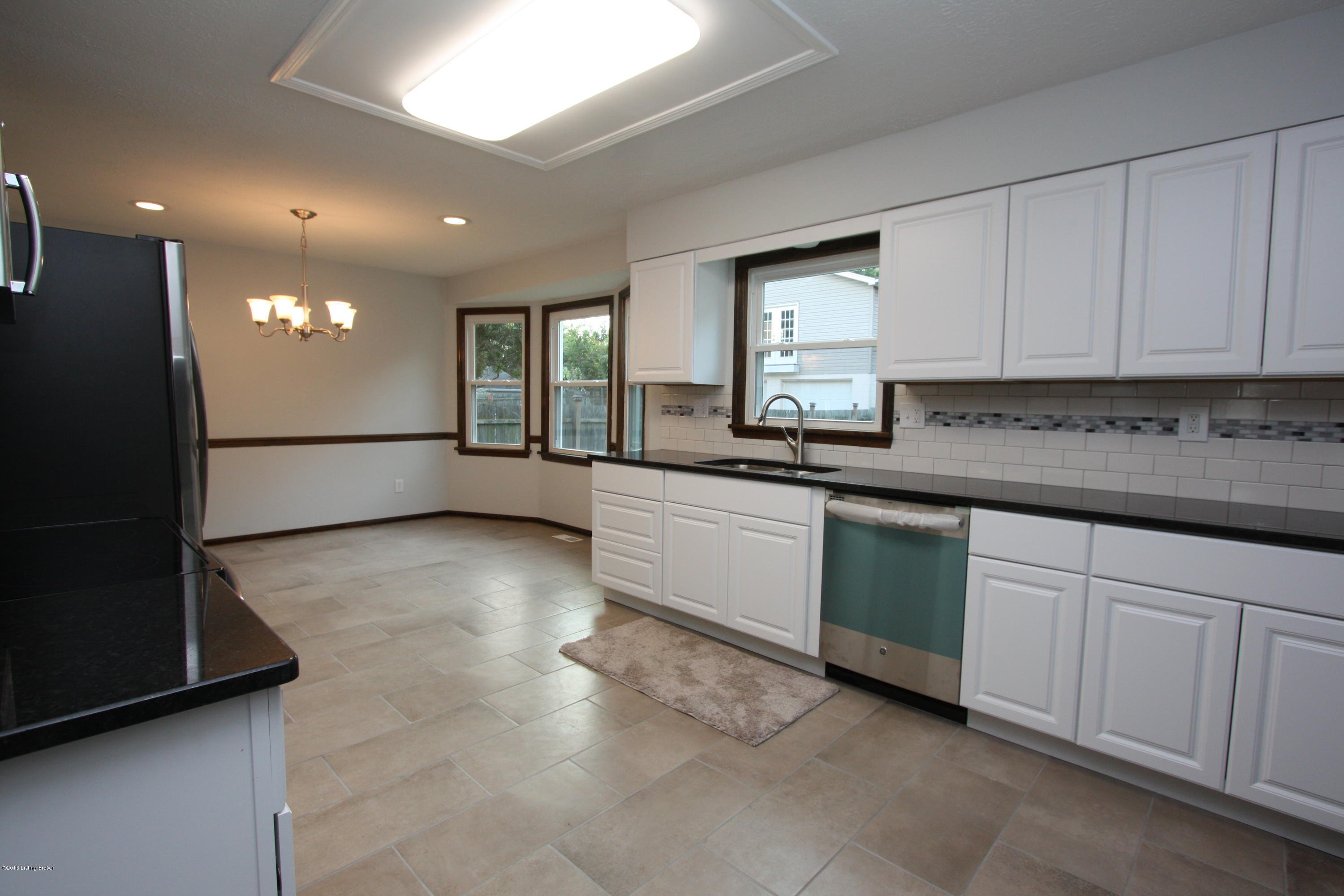 3712 Longview Road Jeffersontown, KY 40299 - Photo 19 of 35 Kitchen opens to the bayed nook area