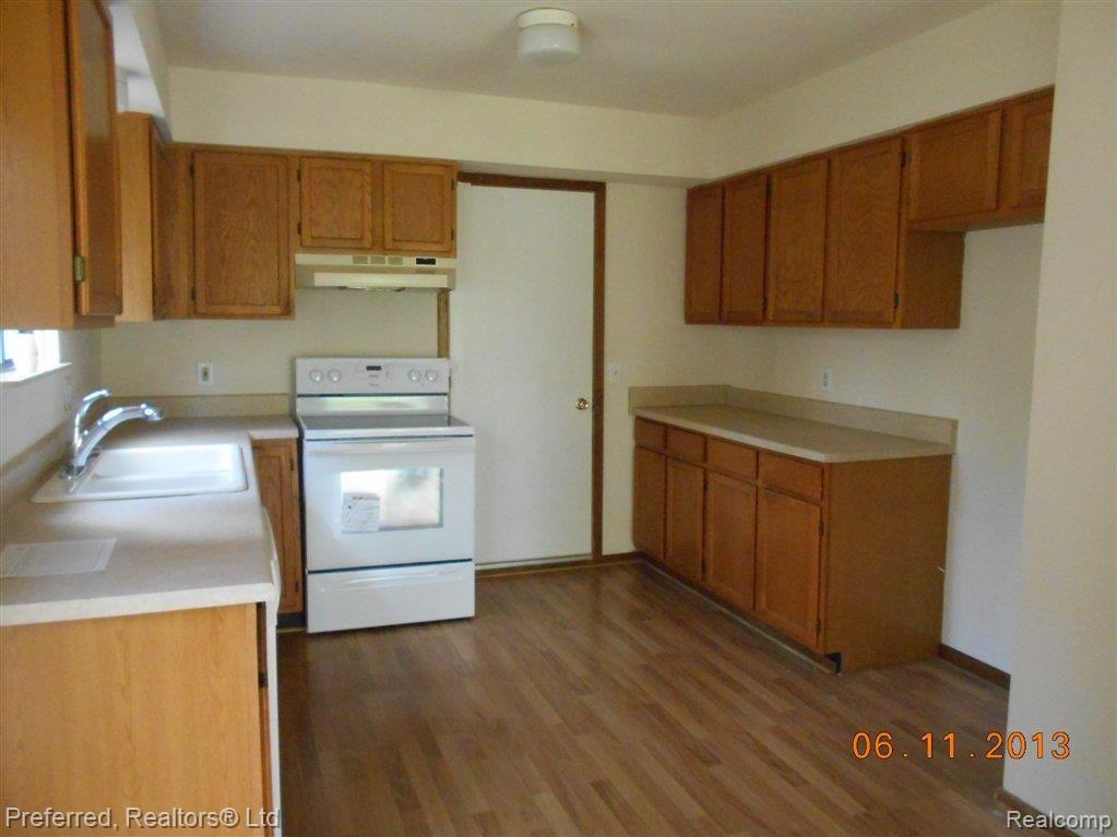 270 North Willard Road Canton, MI 48187 - Photo 8 of 21 6-11-13 Kitchen.JPG