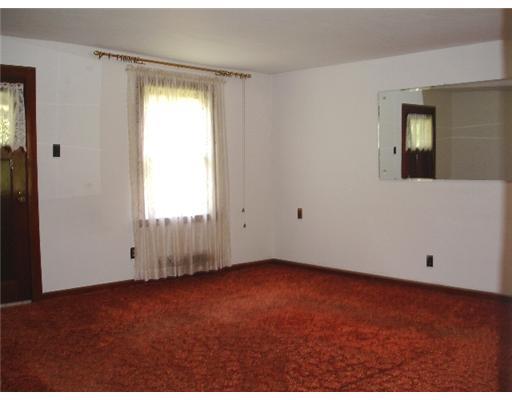 511 Conley Drive McKees Rocks, PA 15136 - Photo 3 of 8 Living Room.