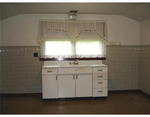 511 Conley Drive McKees Rocks, PA 15136 - Photo 4 of 8 Kitchen.